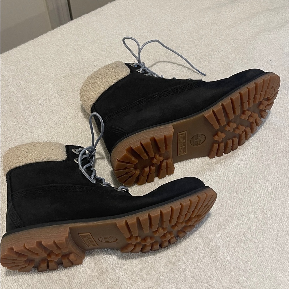Timberland Women’s Dark Navy Shearling Lined Rugged Durable Waterproof Boots 6.5